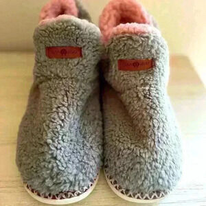 Gaa Huu Faux Fur Women's Grey‎ & Pink Slipper - Size M (7-8)